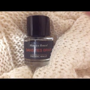 Dans TEs Bras Frederick Malle